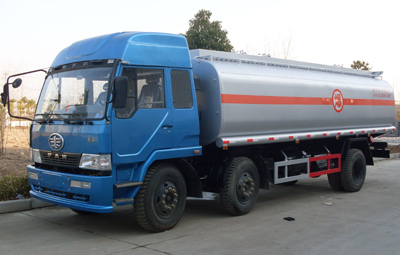 解放小三軸油車
